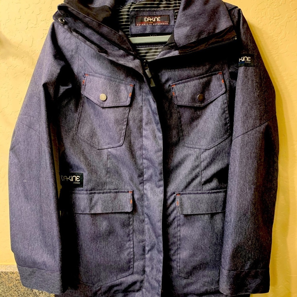 Snowboarding jacket